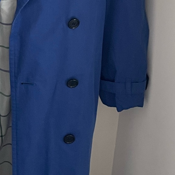 Vintage blue Burberry trench coat - Picture 6 of 7